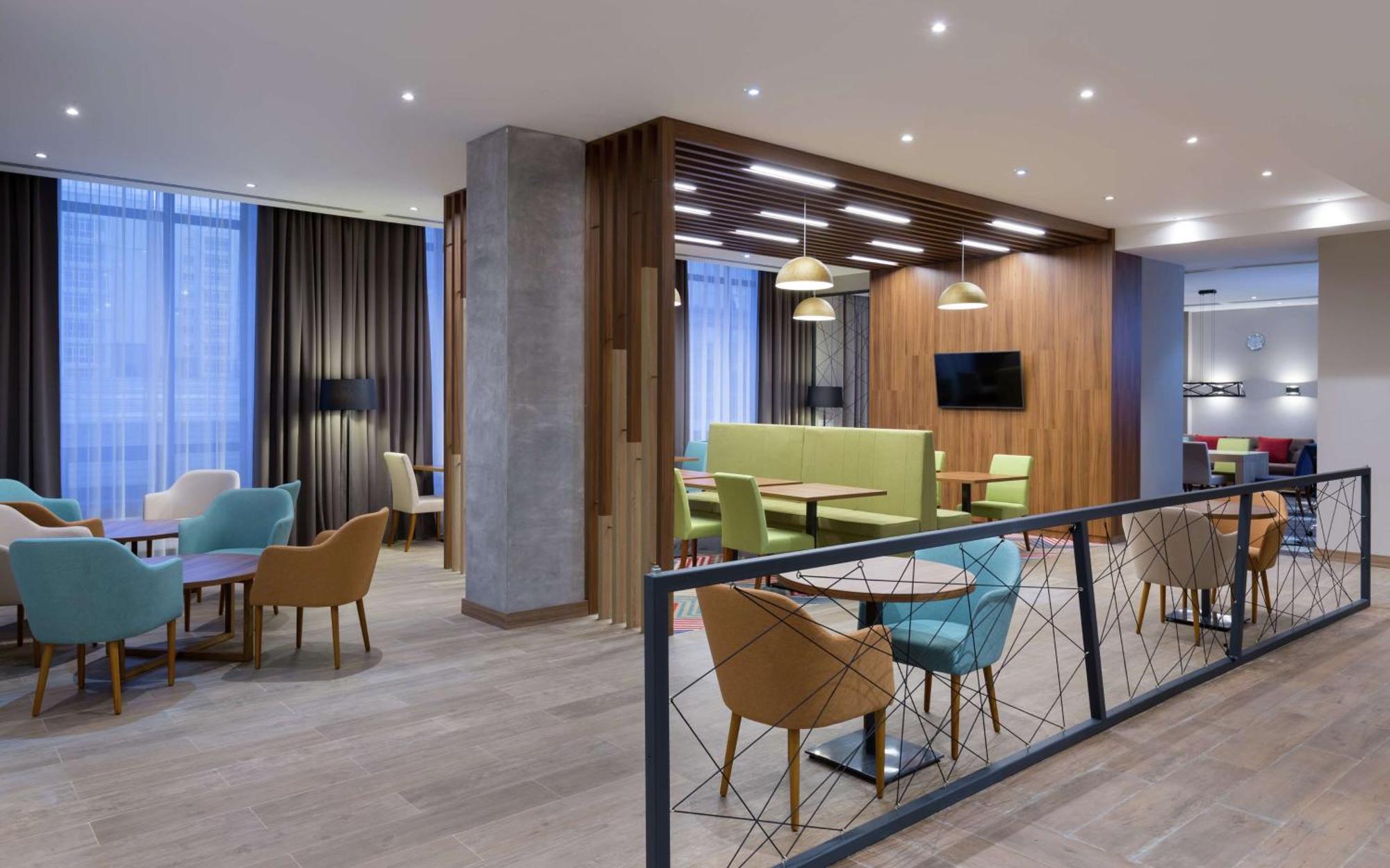 מלון Hampton By Hilton Astana Triumphal Arch מראה חיצוני תמונה